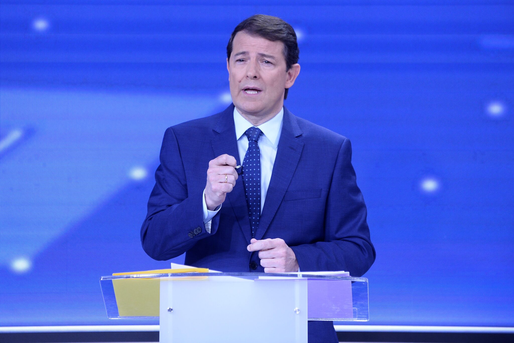 El candidato del PP a la Presidencia de la Junta de Castilla y León, Alfonso Fernández Mañueco, durante el segundo y último debate televisivo de cara a las elecciones autonómicas
