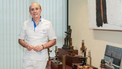Anitua, el mejor dentista de España: “Los enjuagues bucales pueden generar una barrera contra el Covid”