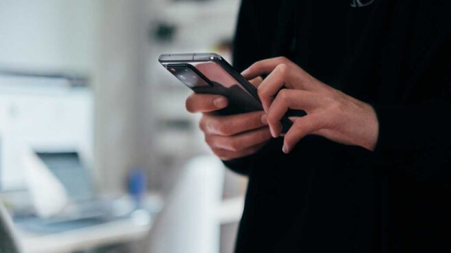 europapress-4194395-persona-utilizando-smartphone