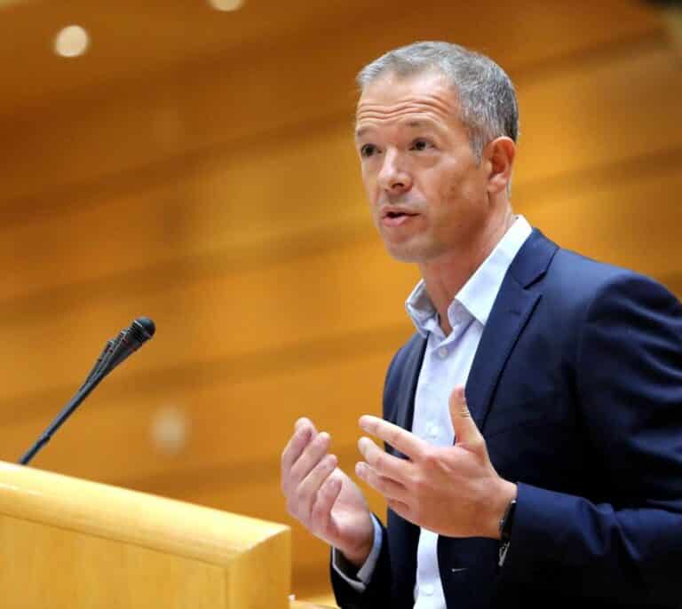 Ander Gil, presidente del Senado, a Batet: "Pon a buen recaudo los ordenadores del Congreso porque el PP se lía a martillazos"