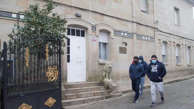 Planas dice que el naufragio del barco gallego en Canadá es la "mayor tragedia" del sector en los últimos 38 años Familiares del naufragio del buque gallego 'Villa de Pintaxo'