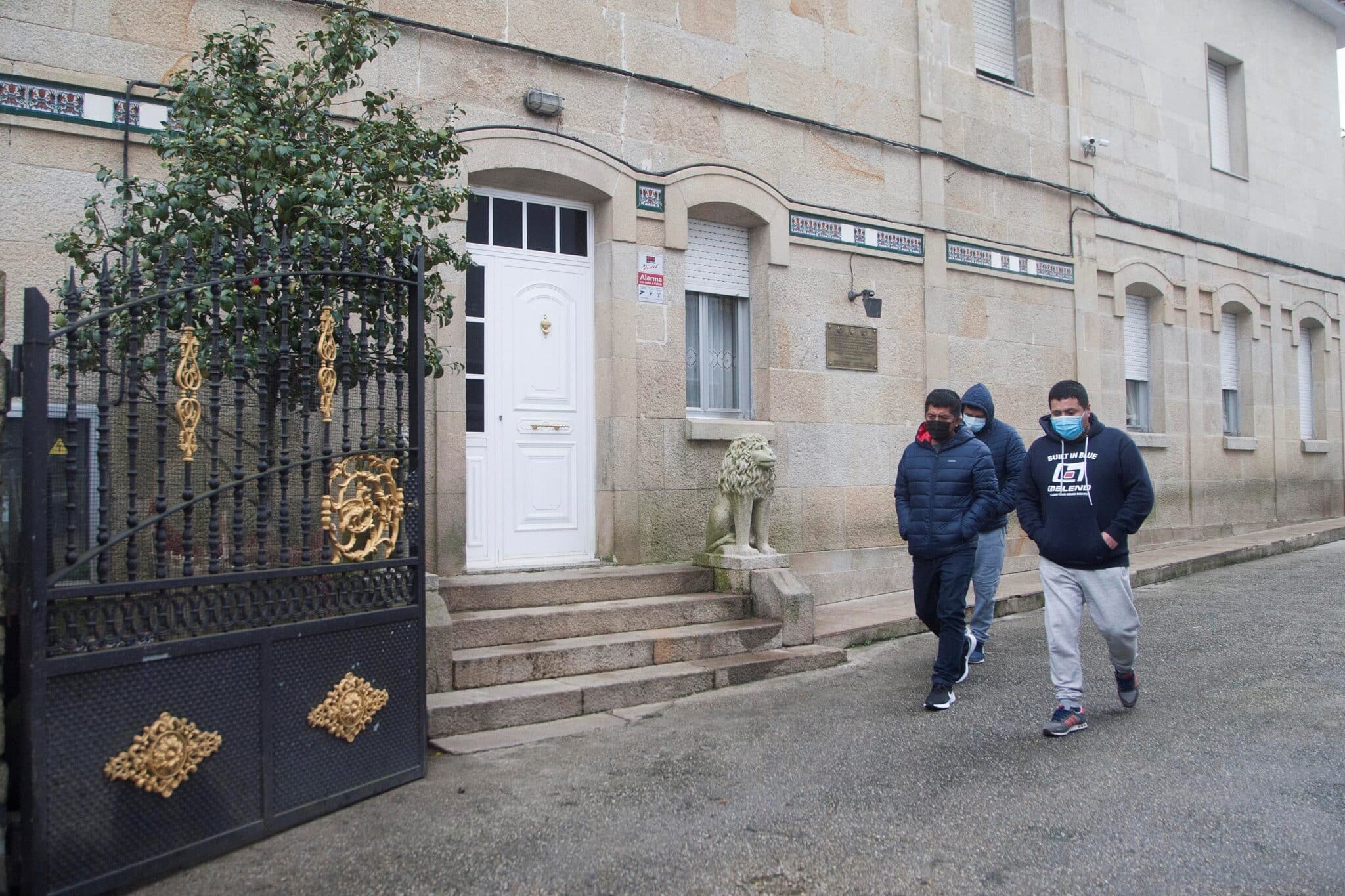 Familiares del naufragio del buque gallego 'Villa de Pintaxo'