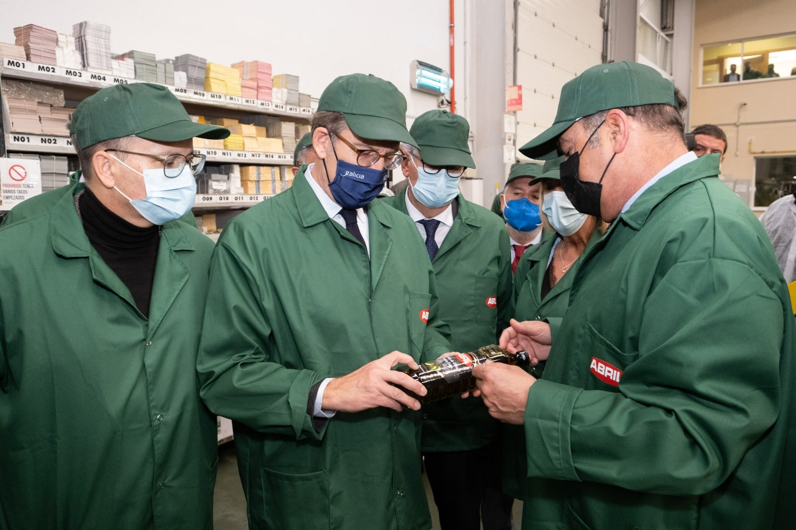 Alberto Núñez Feijóo visita la fábrica de Aceites Abril.