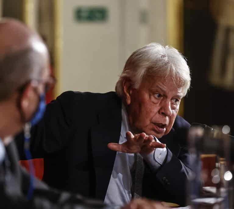 Felipe González critica que el "no dejar a nadie atrás" del Gobierno genera desconfianza