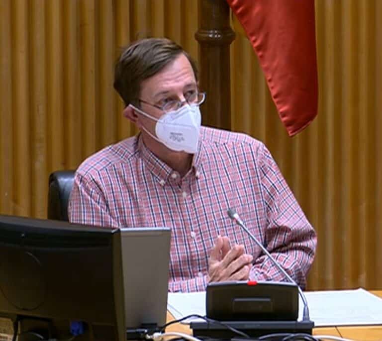 Un fiscal invitado por Podemos califica de "fascista" la bandera de España