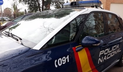 Efectivos de la Policía Nacional se han trasladado hasta el lugar del accidente laboral en Los Remedios.