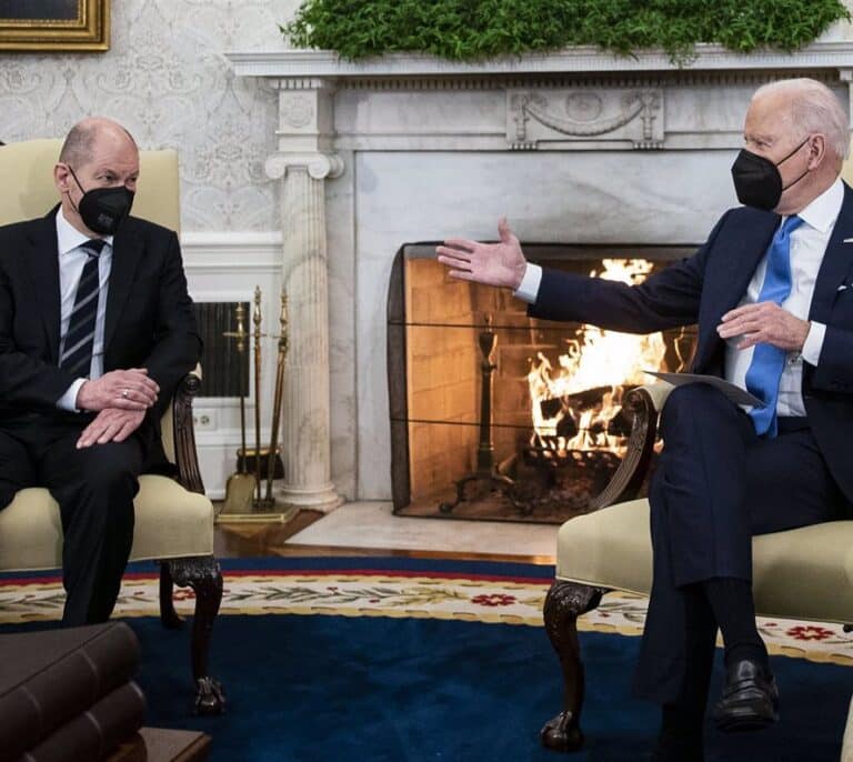 Biden cree que "sería inteligente" que los ciudadanos estadounidenses abandonaran Ucrania