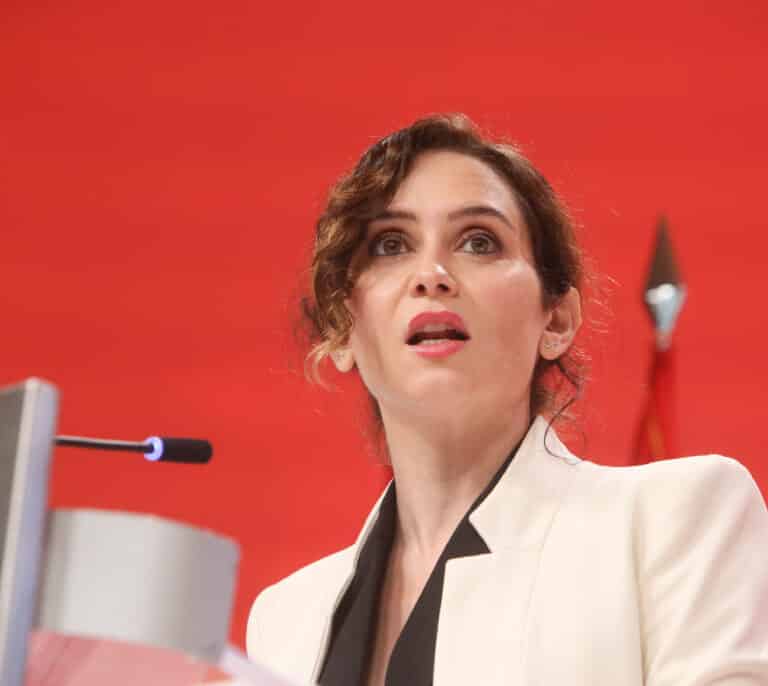 El PP se plantea ofrecer a Ayuso adelantar el congreso de Madrid para paliar las tensiones internas