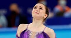 La adolescente Valieva avanza entre lágrimas hacia el oro clandestino en Pekín 2022