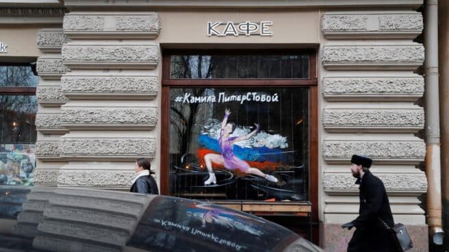 Graffiti en apoyo a Valieva en una cafetería de San Petersburgo: "Kamila, estamos contigo".