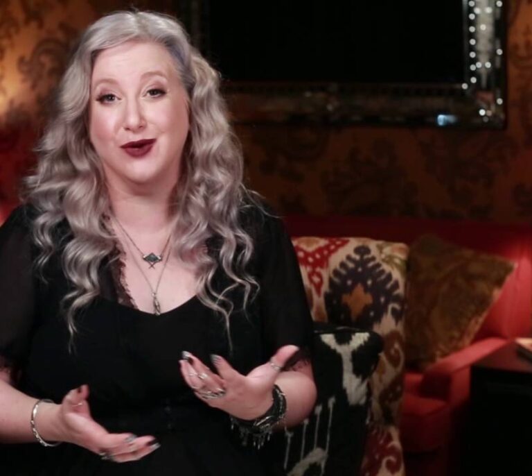 Leigh Bardugo, autora de 'Sombra y hueso': "La televisión no reemplaza a la literatura"