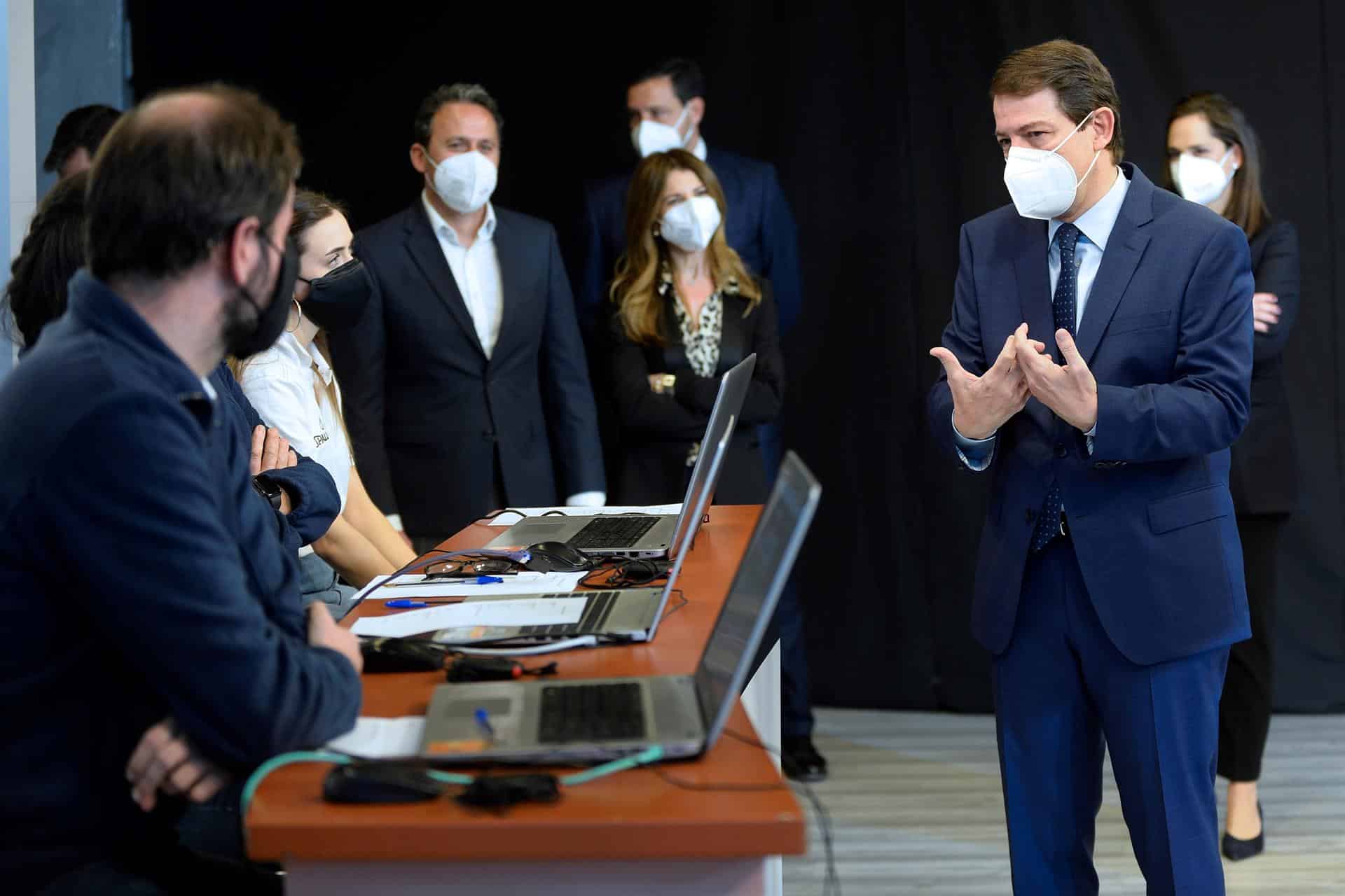 Alfonso Fernández Mañueco, antes del debate electoral de este miércoles.