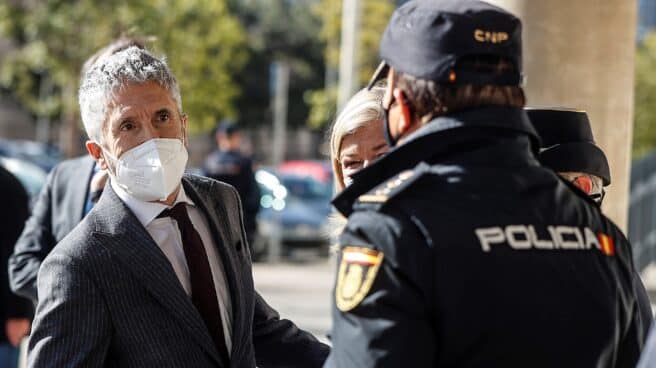 audiencia-nacional-medallas-pensinonadas-ministro-interior-policias-meor-hecho-jubilarse El ministro Grande-Marlaska, visitando este lunes una oficina de denuncias en Valencia.