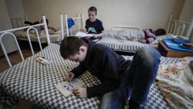 ONG españolas aceleran la evacuación de niños ucranianos: "Mamá, no me puedo ir, las carreteras están colapsadas"