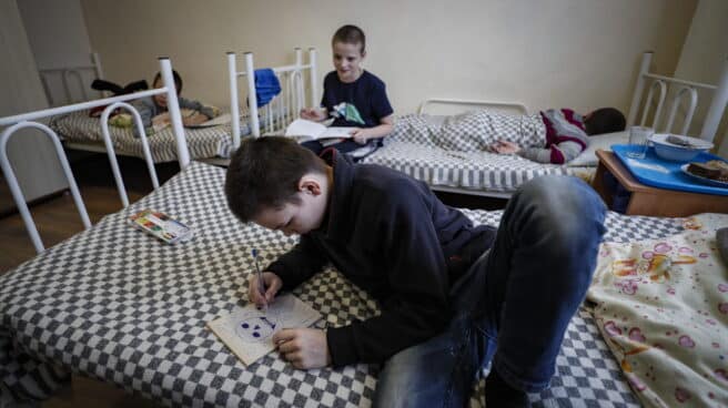 Evacuated women and children from Donetsk People's Republic to the Rostov region of Russia Niños del Donbass evacuados a un centro de alojamiento temporal