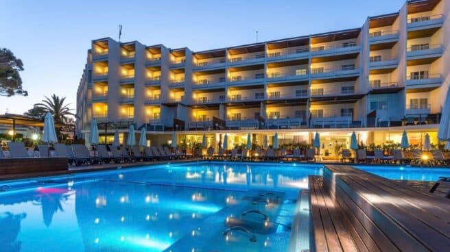 Palladium Hotel Don Carlos en la localidad costera de Santa Eulalia del Río (Ibiza)