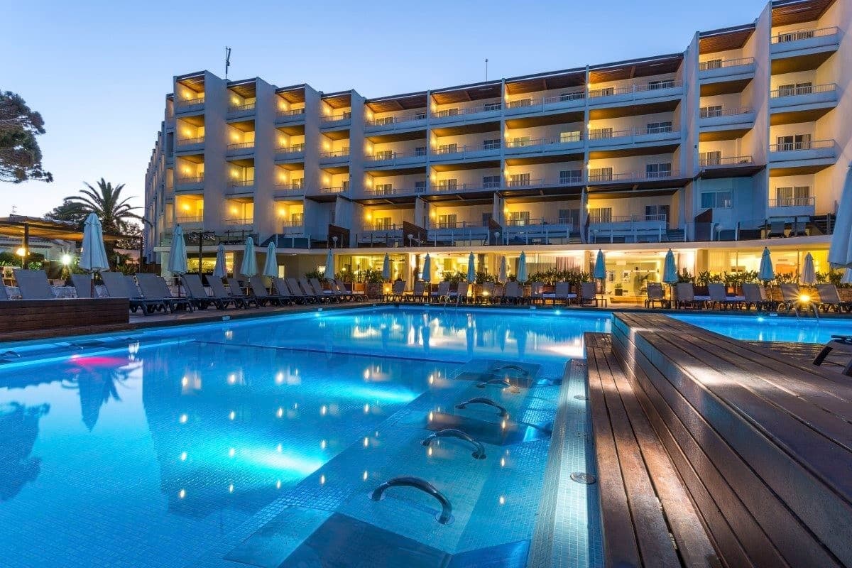 Palladium Hotel Don Carlos en la localidad costera de Santa Eulalia del Río (Ibiza)