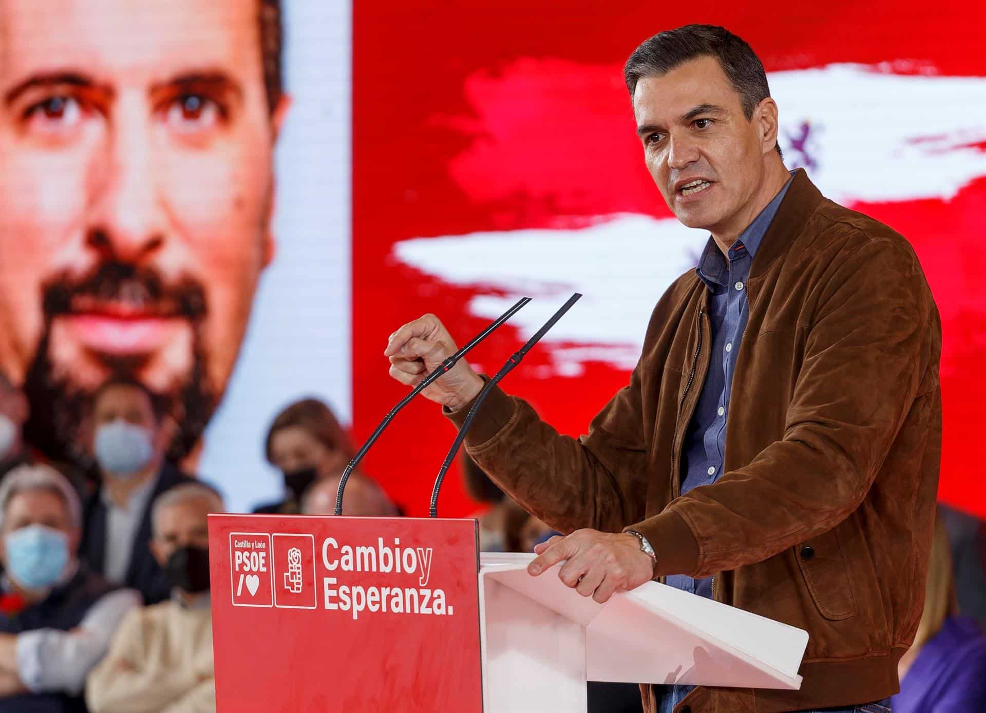 Pedro Sánchez, durante un mítin de campaña en León.