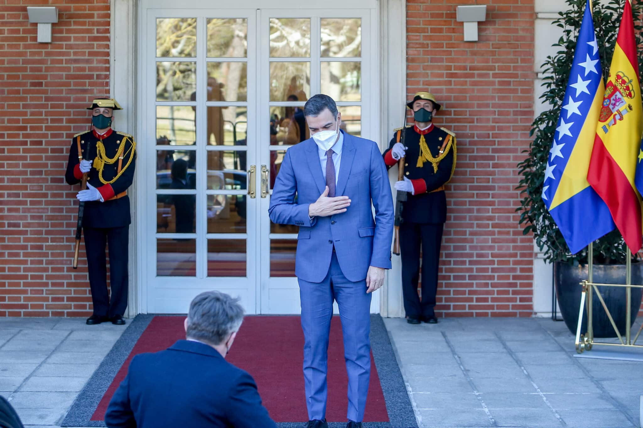 Pedro Sánchez recibe en Moncloa al presidente de Bosnia Herzegovina.
