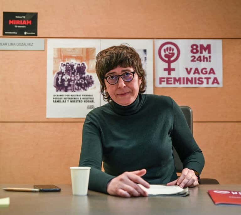 Lluvia de críticas a la líder de Podemos en Valencia por llamar "agujero negro" a Madrid y su gesto al llegar a Atocha