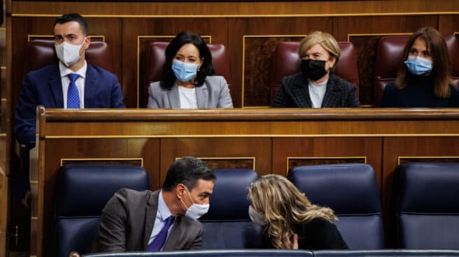 El presidente del Gobierno, Pedro Sánchez y la vicepresidenta segunda y ministra de Trabajo y Economía Social, Yolanda Díaz