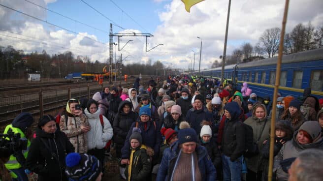 Refugiados ucranianos llegan a la ciudad de Olkusz, en Polonia