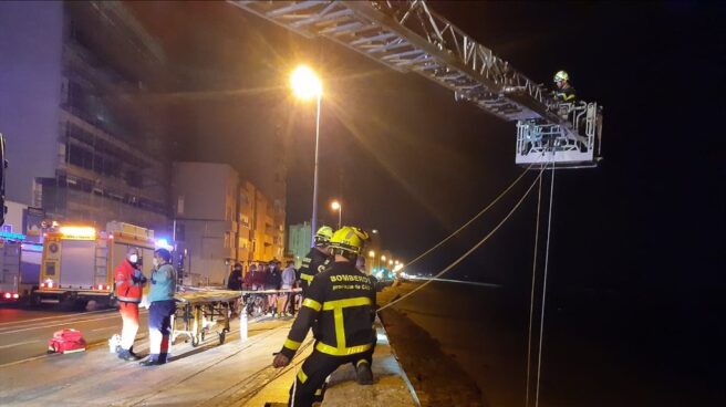 Los Bomberos de Cádiz durante las labores de rescate