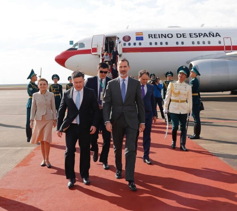 Felipe VI, el gran ausente del viaje a Emiratos, sí acudió a las exposiciones previas