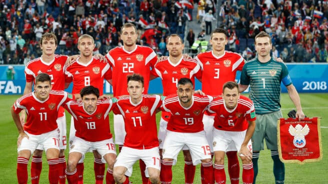 La selección rusa antes de comenzar un partido del Mundial de Fútbol 2018 celebrado en Rusia