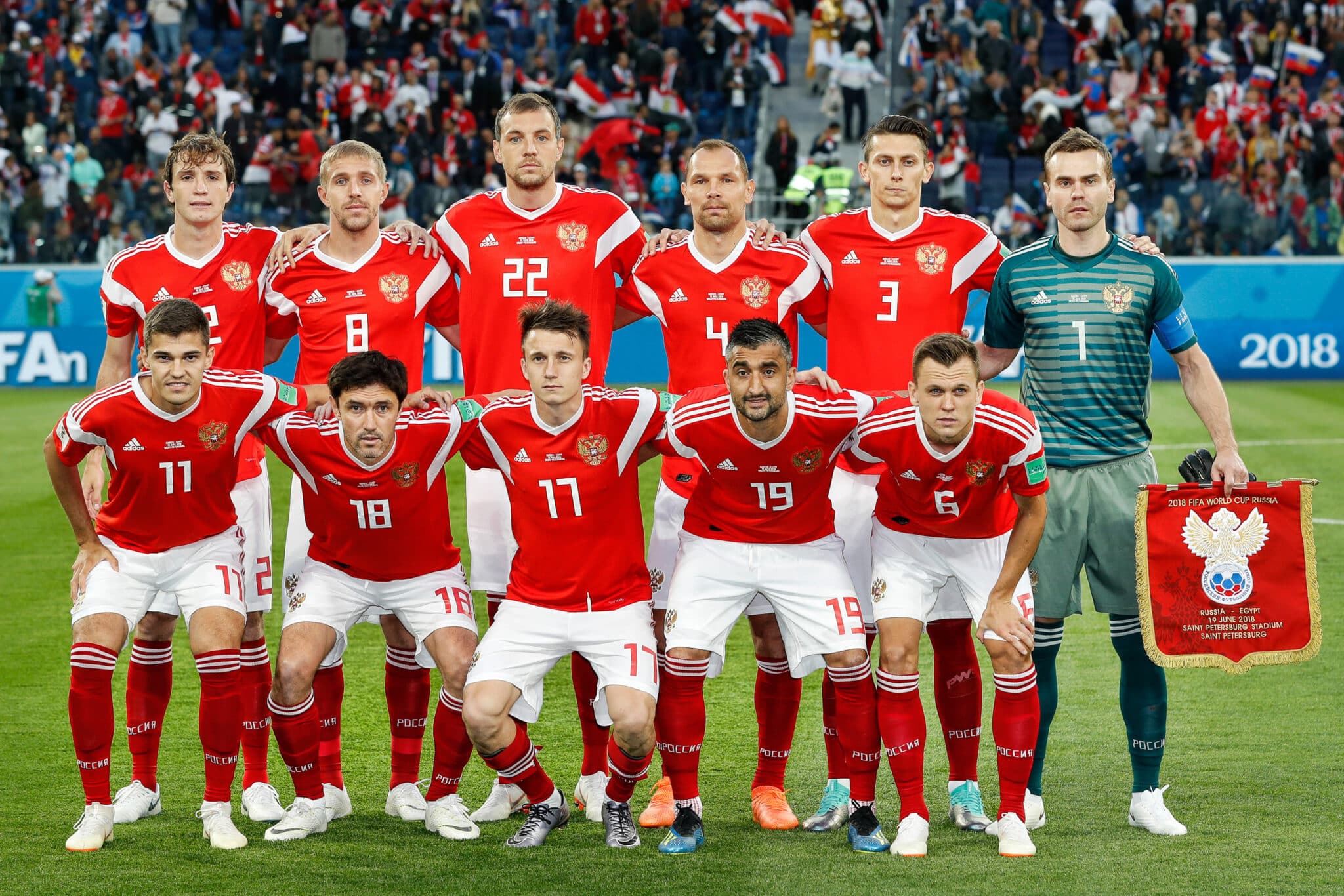 La selección rusa antes de comenzar un partido del Mundial de Fútbol 2018 celebrado en Rusia