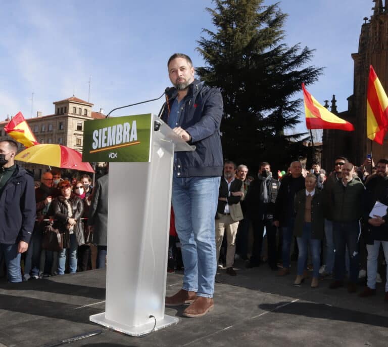 Abascal aboga por "la natalidad nacional" para frenar la despoblación "mientras ellos eligen inmigración"