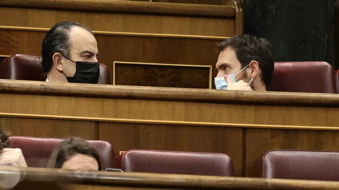 La dirección de UPN exige a Sergio Sayas y Carlos García Adanero que  entreguen su acta de diputado