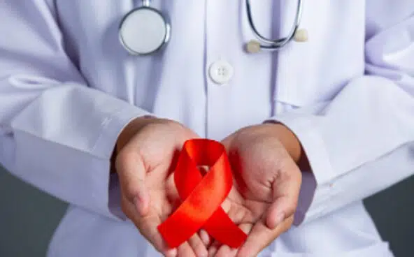Expertos españoles coinciden en la necesidad de no bajar la guardia ante el VIH