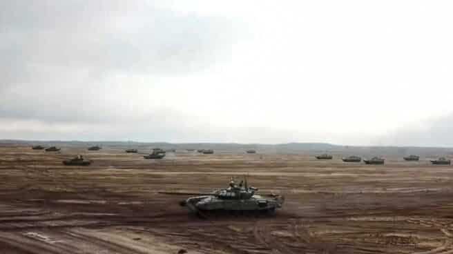 Tanques rusos durante las maniobras conjuntas con Bielorrusia cerca de la frontera ucraniana, este viernes. Tanques rusos durante las maniobras conjuntas con Bielorrusia cerca de la frontera ucraniana.