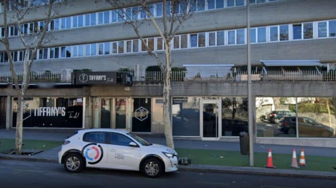 Ocho detenidos por drogar y abusar sexualmente a dos mujeres en la discoteca Tiffany´s de Madrid Exterior de la discoteca Tiffany´s