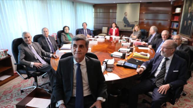 El presidente del Tribunal Constitucional, Pedro González-Trevijano, preside el primer Pleno tras la renovación el pasado 15 de diciembre.