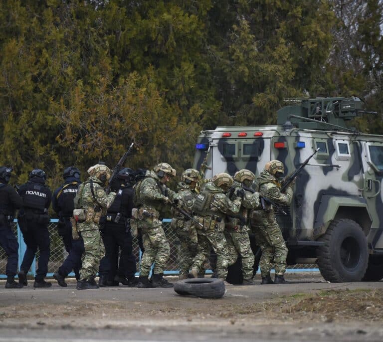 Ucrania dice estar lista para "repeler cualquier ataque" de Rusia