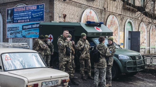 Soldados del ejército ucraniano, a 23 de febrero de 2022, en Chasiv Yar, Oblast de Donetsk (Ucrania).