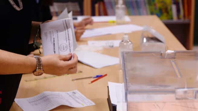 Recuento de votos en Castilla y León, en una imagen de archivo.