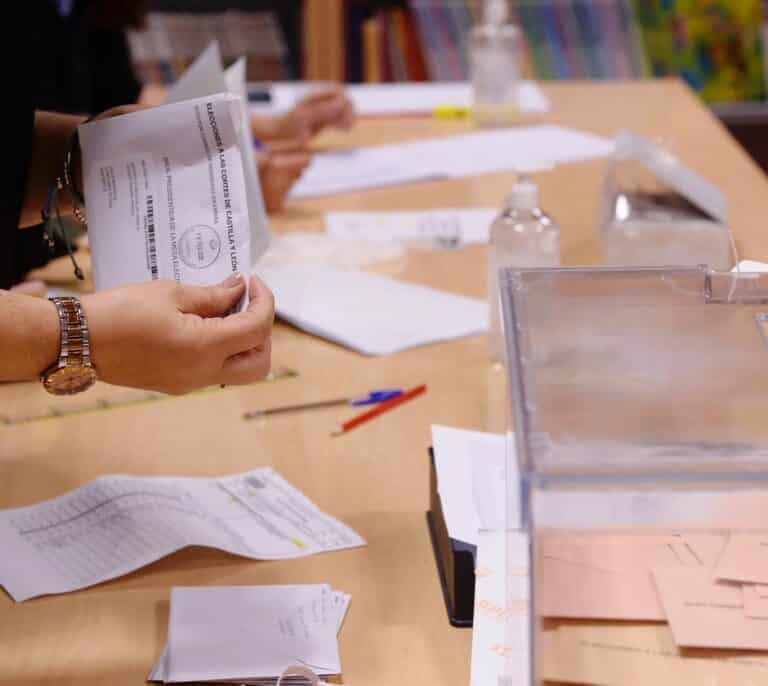 Hasta tres años de cárcel por comprar un voto: cómo castiga la Ley el fraude electoral