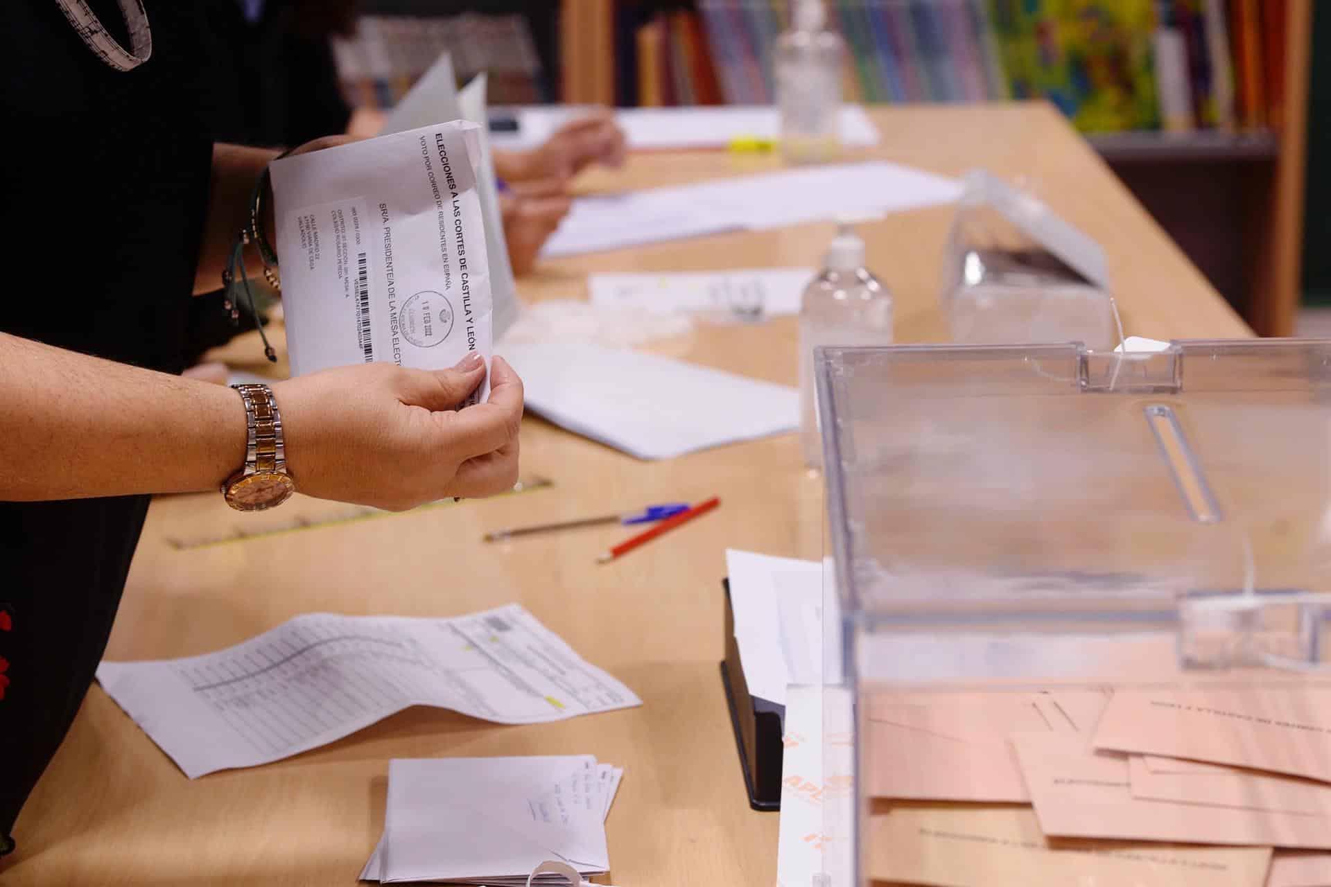 Recuento de votos en Castilla y León, en una imagen de archivo.