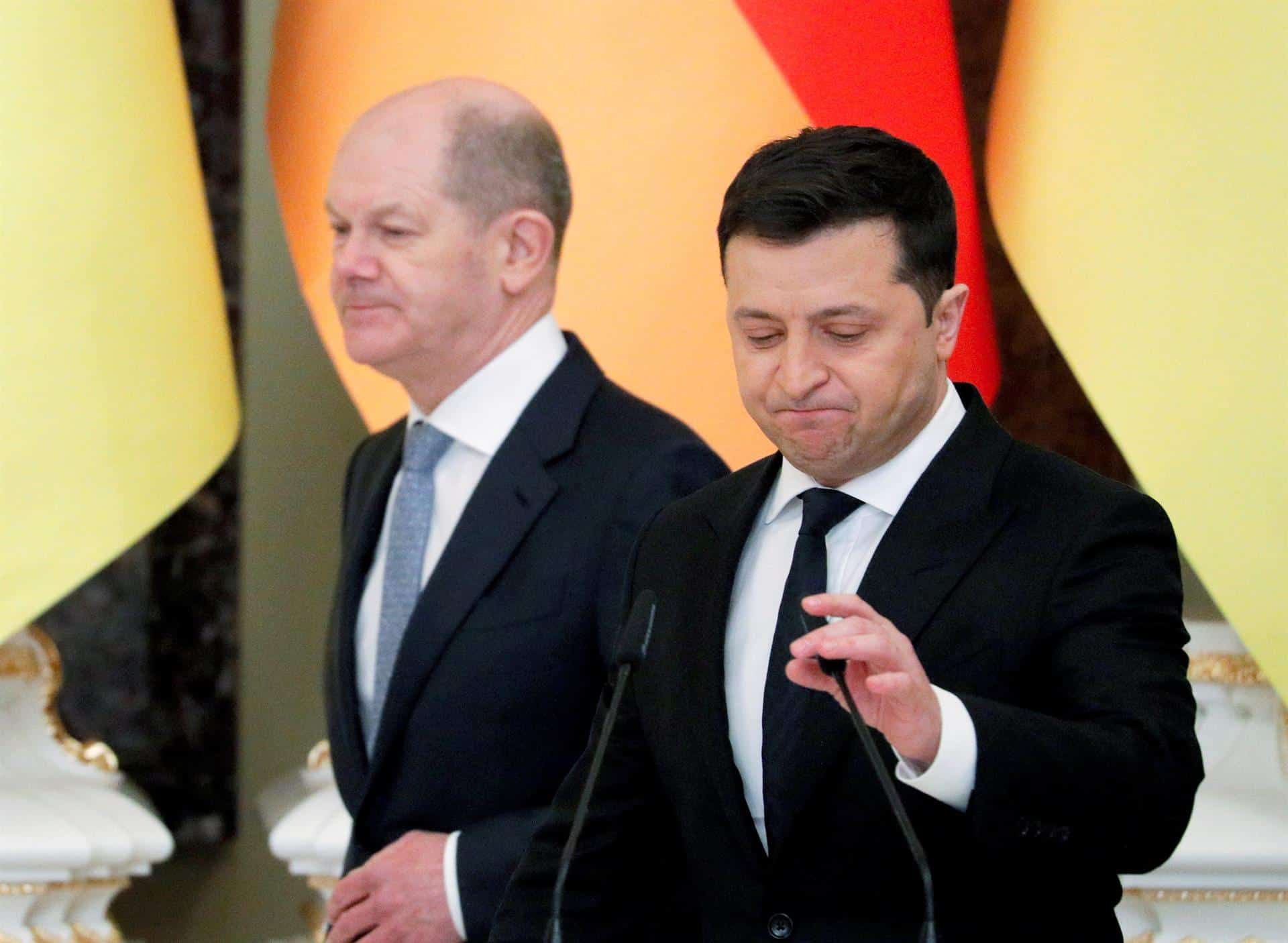 Volodimir Zelenski y Olaf Scholz, reunidos este lunes en Kiev.