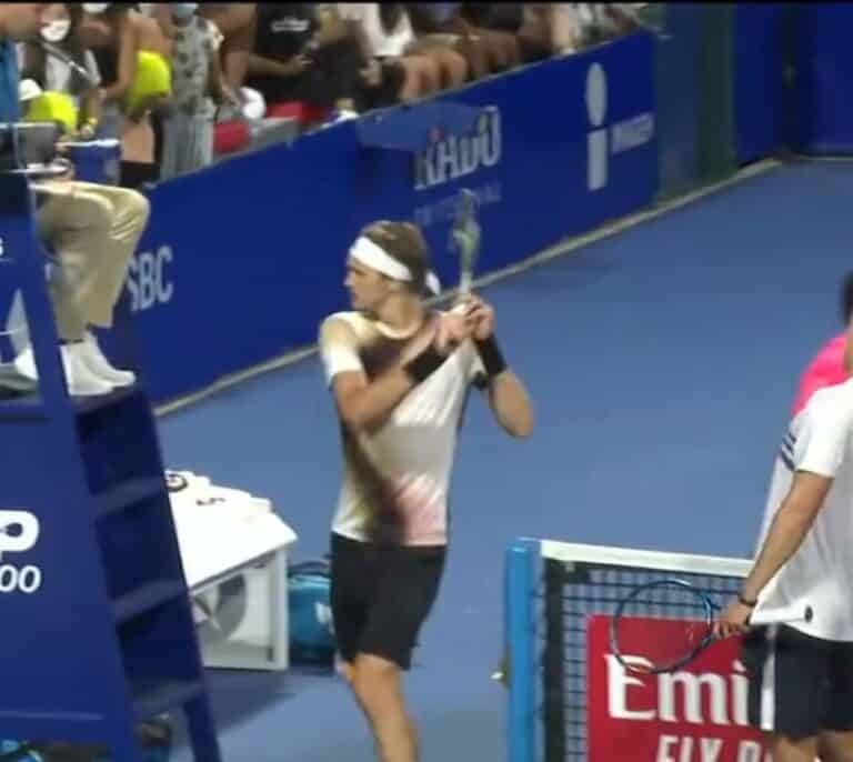 Zverev, expulsado del torneo de Acapulco por dar varios raquetazos a la silla del árbitro: "Eres un puto idiota"