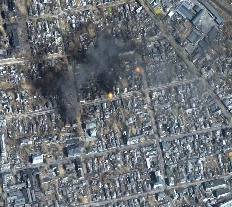 Mensajes desde Mariúpol: "Los proyectiles sobrevuelan mi casa"