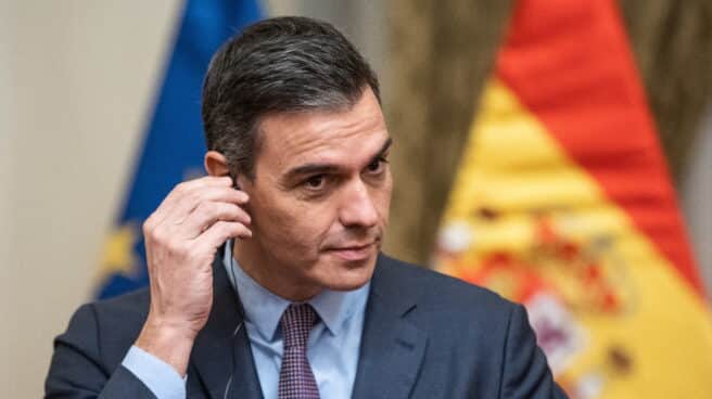 Pedro Sánchez asiste a una rueda de prensa conjunta tras una reunión con el primer ministro eslovaco.