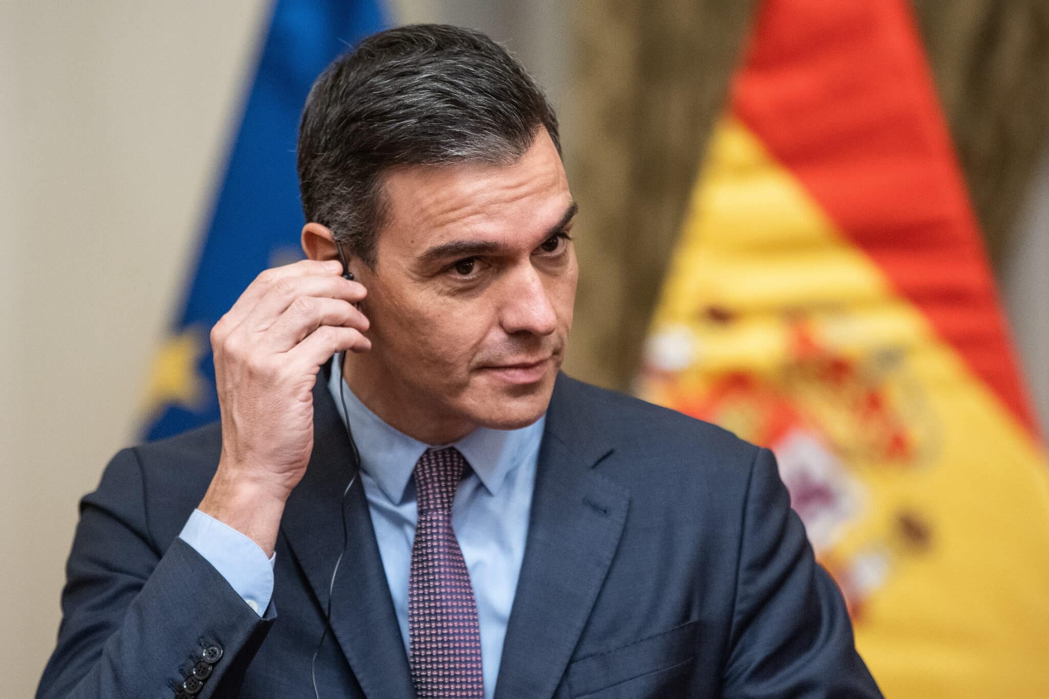 Pedro Sánchez asiste a una rueda de prensa conjunta tras una reunión con el primer ministro eslovaco.