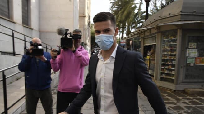 Santi Mina llega a la Audiencia de Almería. Santi Mina llega a la Audiencia de Almería.