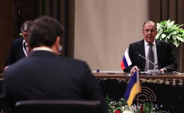 Lavrov y Kuleba, reunidos en Turquía. Lavrov y Kuleba, reunidos en Turquía.