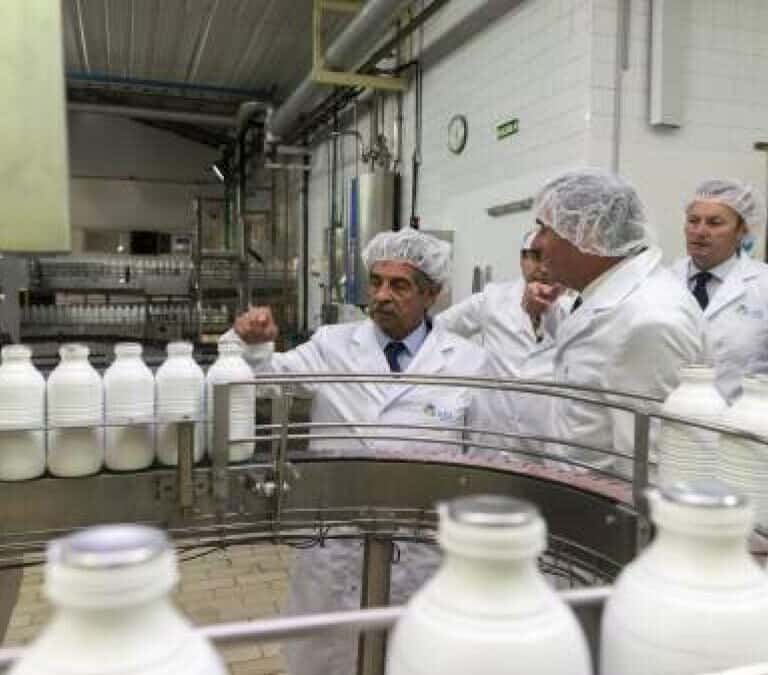Industrias lácteas dicen que los supermercados estarán desabastecidos "en 2 o 3 días" si persiste el paro