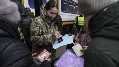 Rusia abrirá corredores humanitarios y Ucrania denuncia una "situación catastrófica" en ocho regiones